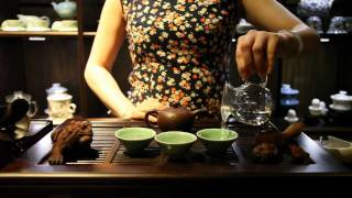 The Chinese Tea Company  Brewing Puer Cha [upl. by Attelrahs]