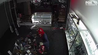 Masked men burglarize North Texas gun stores [upl. by Pris]