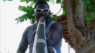 Larry Gurruwiwi playing Baywara freestyle yidaki  ultra long didgeridoo [upl. by Nahsad430]