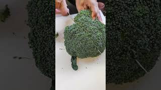 Broccoli 🥦🥦 fruitslice asmrfood foodsounds [upl. by Ihp]