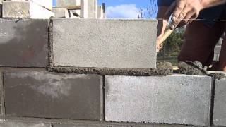 Укладка пустотелых цементно песчанных блоков Laying hollow cementsand blocks [upl. by Arlyn]