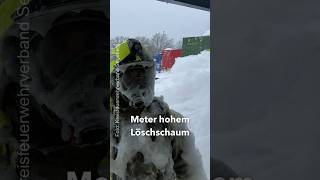 5 m hoher Schaum 🫧 überrascht Feuerwehr 🚒 in HenstedtUlzburg feuerwehr schaum [upl. by Llarret]