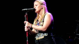 Kelly Clarkson  Fade Into You Charlotte NC [upl. by Atkins]