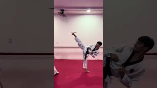 SE VE FÁCIL PERO…🫣 tkd taekwondolatino martialarts deportes kick sidekick viralvideo [upl. by Aneliram]