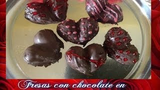 Fresas cubiertas de chocolate en forma de corazon para el dia de san valentin [upl. by Illac]