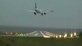 Extreme crosswind landingamazing pilot [upl. by Galina673]