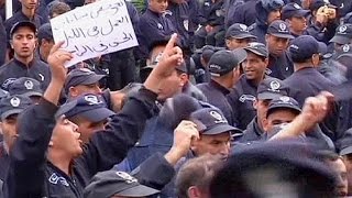 Algérie  les policiers en colère [upl. by Schulze137]