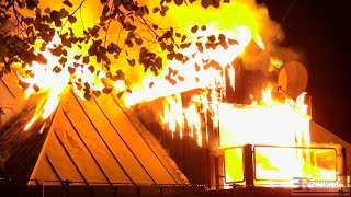 GROSSBRAND IN DÜSSELDORF  Vereinsheim im Vollbrand  Starke Rauchentwicklung amp Flammen [upl. by Anh599]