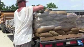 DOC inmates make sandbags for Missouri floods [upl. by Nordek371]