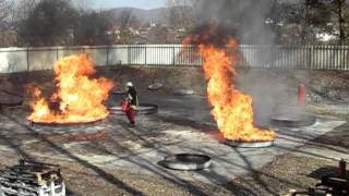 Feuerlöschen 3 Wannen mit Pulver [upl. by Dori]