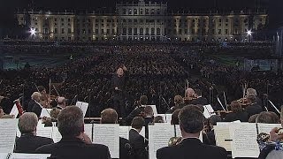 Le Philharmonique de Vienne dédie sa nuit dété à Richard Strauss  musica [upl. by Icyaj]