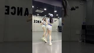 Suining FZ dance you have to wear combat uniforms tara is totally crazy [upl. by Ennayram]