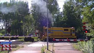 Spoorwegovergang VelsenNoord TataSteel  Dutch railroad crossing [upl. by Andris599]