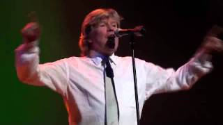 Im Into Something Good live Hermans Hermits Starring Peter Noone 4311 [upl. by Cud529]