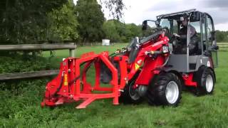 Weidemann minishovel met palen grasmaaier [upl. by Kcoj]