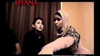 PENUNGGU ISTANA  Official Trailer  Dipawagam 21 APRIL 2011 [upl. by Etireugram847]