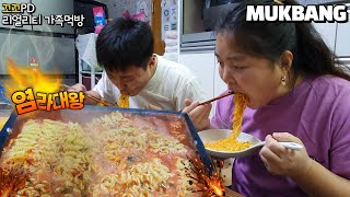 리얼가족먹방무시무시한 매운맛 염라대왕라면을 먹어봤어요 Hottest Ramen In The WorldㅣSPICY RAMENㅣMUKBANGㅣEATING SHOW [upl. by Etiuqal120]