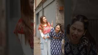 Badi behen Vs choti behen 🤣😜😅 trending trendingshorts explore explorepage youtubeshorts [upl. by Euqnomod]