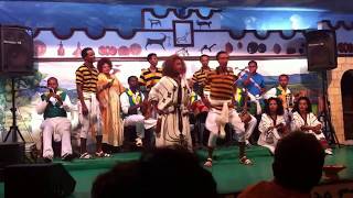 Ethiopia – Beautiful Ethiopian Amharic cultural dance on stage at 2000 Habesha Restaurant [upl. by Denoting773]