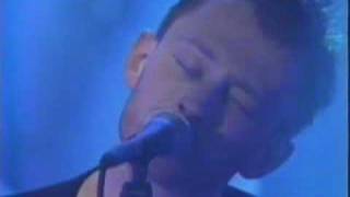 RADIOHEAD  no surprises live 1997 [upl. by Esiralc]