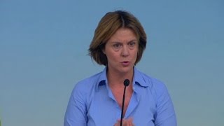 Lorenzin spiega cosa accade senza le vaccinazioni obbligatorie [upl. by Cirtap]