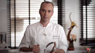 Les Essentiels  Techniques de lEcole Valrhona  Tarte abricot crémeux Dulcey [upl. by Fonville]