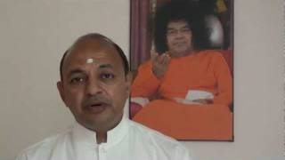 Veda Narayana teaches about the mantra Gayatri Mantra for God December 2011 [upl. by Kentigera]