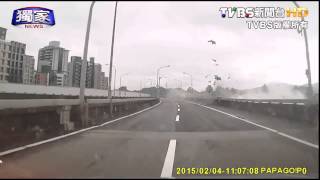 Accidente del Vuelo GE235 en Taiwan de TransAsia Airways  Video 2 [upl. by Sivrat891]