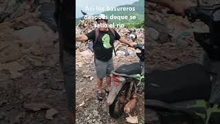 Así los basureros después de que se salio el Rio [upl. by Glassco750]