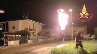 Vigili del fuoco di Catanzaro impegnati a Gizzeria per fuga gas da un bombolone interrato [upl. by Janela]