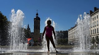 Onda de calor em França temperaturas devem chegar aos 40 graus Celsius [upl. by Cordi]