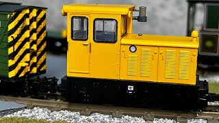 No 015 Bachmann’s ALL NEW BaguleyDrewry 70hp Diesel Locomotive in OO9 [upl. by Namqul]