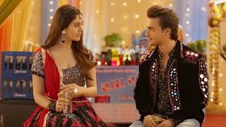 Lyrical  Loveyatri Title Song  Aayush Sharma  Warina Hussain  Divya Kumar [upl. by Yllitnahc]