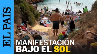 TURISMO  Residentes se manifiestan en una cala de Mallorca contra el turismo masivo  EL PAÍS [upl. by Lledniw]