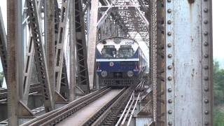 Terrific Display of Sparks amp Thundering Sounds by MEMU at Ulhas Bridge Central Railway [upl. by Aram]