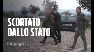 Emanuele aggredito dai bulli torna a scuola scortato dai carabinieri ma nessun compagno ad accogl [upl. by Harlin]