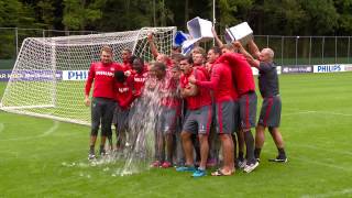 PSV doet de Ice Buck Challenge [upl. by Eihpos]