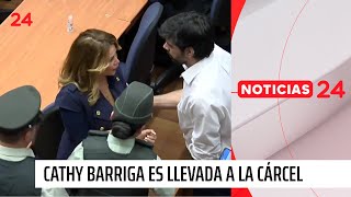 El momento en que Cathy Barriga es llevada a la cárcel  24 Horas TVN [upl. by Marcus627]