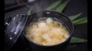 Miso Suppe mit Tofu und Wakame  7Hauben [upl. by Assenev]