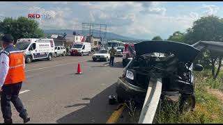 Camioneta choca contra barra metálica en la MoreliaPátzcuaro hay heridos [upl. by Tisbee]