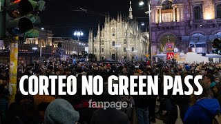 No green pass il corteo invade le vie dello shopping di Milano nonostante i divieti [upl. by Elbys]