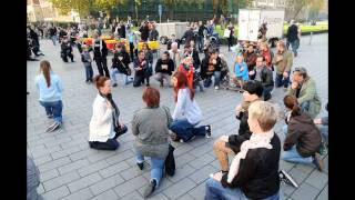 Flashmob für die Kniende Duisburg City 06 112011 [upl. by Amethyst]