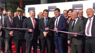 Emmanuel Macron inaugure le Mipim 2016 [upl. by Yklam]