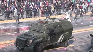 Estudantes entram em choque com a polícia no Chile [upl. by August]