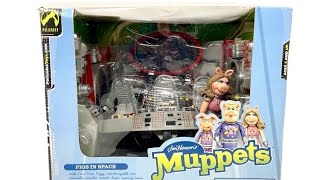 Palisades Muppets Pigs In Space Playset With First Mate Miss Piggy Action Figure Review [upl. by Nomis]