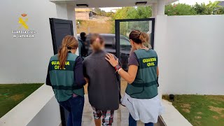 Dos detenidos por explotar a jóvenes ucranianas como empleadas de hogar [upl. by Mackenie184]