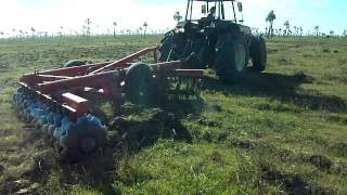 Valtra 1280 R con excéntrica aradora Tatu 28 discos en 2M Parte 3 [upl. by Chaker462]