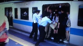 朝ラッシュの小田急江ノ島線の混雑 Crowded Japanese railway Odakyu Enoshima line [upl. by Zehe]