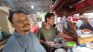 TERKENAL 23 TAHUN JUALAN SOTO LAMONGAN DI KOMPLEK PERUMAHAN MELATI MAS  INDOENSIAN STREET FOOD [upl. by Harvison765]