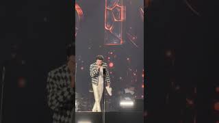 Dimash quottrocandoquot roupa e sapatos no palco Stranger Tour Astana 140924 dimash димаш 迪玛希 [upl. by Pleasant]